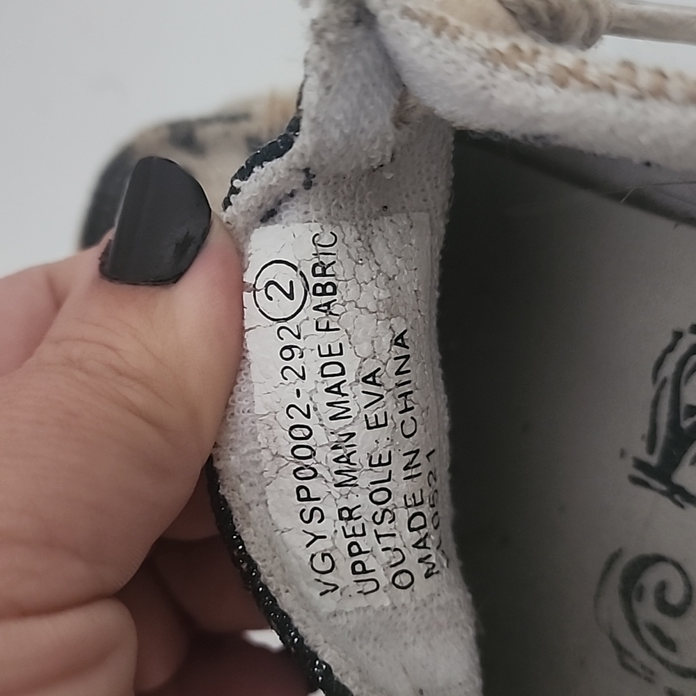 Shoes - Picture 2 of 3